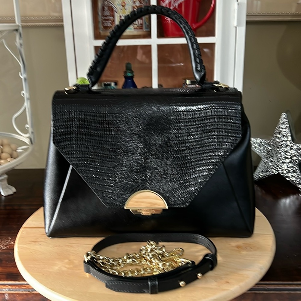 BCBG MAX AZRIA SATCHEL CROSSBODY 👜